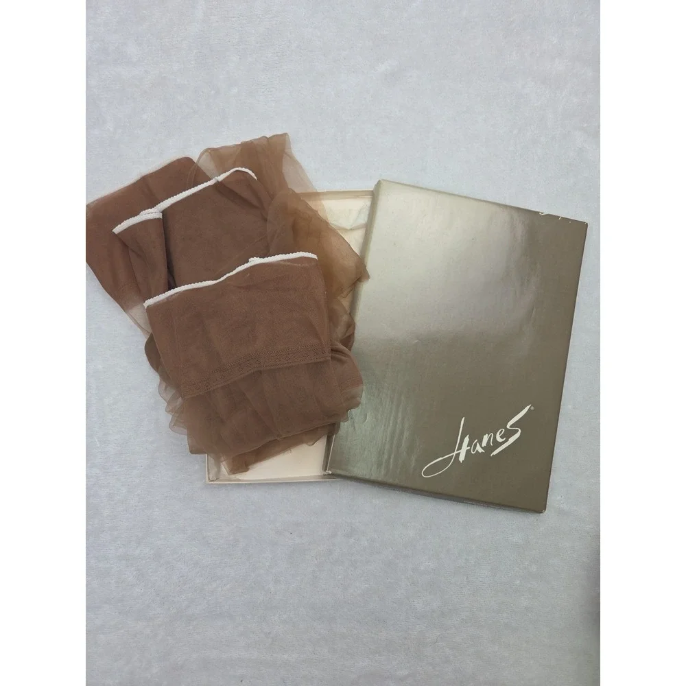Vtg 2 pr HANES Barely There Reinforced Sheer Garter Nylon Stockings Size 9 M